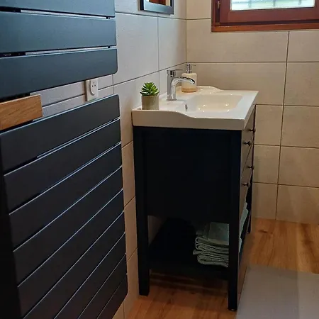 Сasa de vacaciones Paisible Avec Vaste Espace Exterieur - Fr-1-589-808 Uzemain